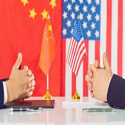 美中宣布未來90天內將大幅暫緩彼此的關稅，這項協議不僅舒緩了全球市場的緊張情緒，也為後續的經貿談判奠定基礎。然而，這是否代表未來投資可以高枕無憂？